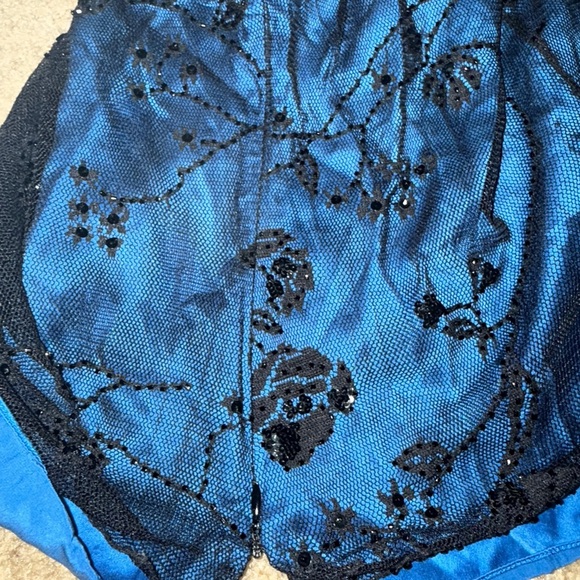 Blue Floral Embroidered Women's Top - Picture 5 of 6